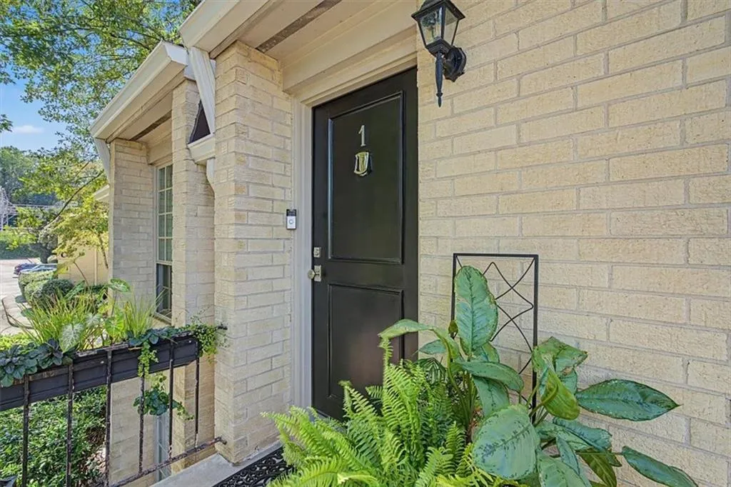 5400 Roswell Road Unit P1, Sandy Springs, Georgia 30342, 2 Bedrooms Bedrooms, 0 ,1 BathroomBathrooms,Residential,For Sale,5400 Roswell Road Unit P1,7822843