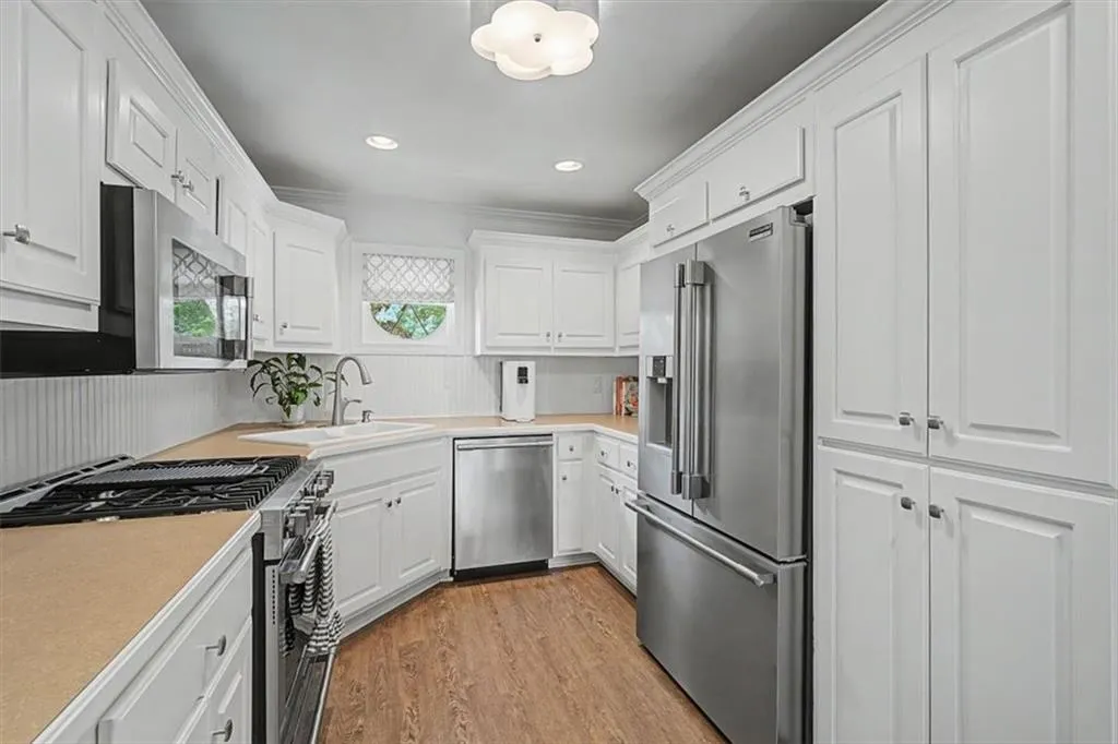 5400 Roswell Road Unit P1, Sandy Springs, Georgia 30342, 2 Bedrooms Bedrooms, 0 ,1 BathroomBathrooms,Residential,For Sale,5400 Roswell Road Unit P1,7822843