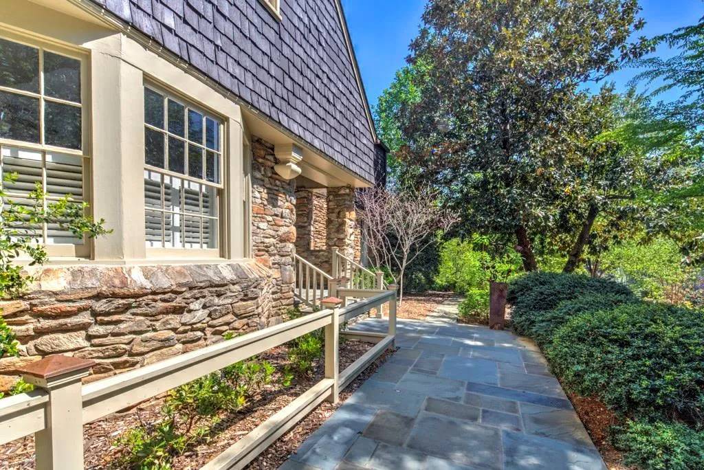 2721 N Hills Drive Ne, Atlanta, Georgia 30305, 4 Bedrooms Bedrooms, ,2 BathroomsBathrooms,Residential,Sold,2721 N Hills Drive Ne,5835229