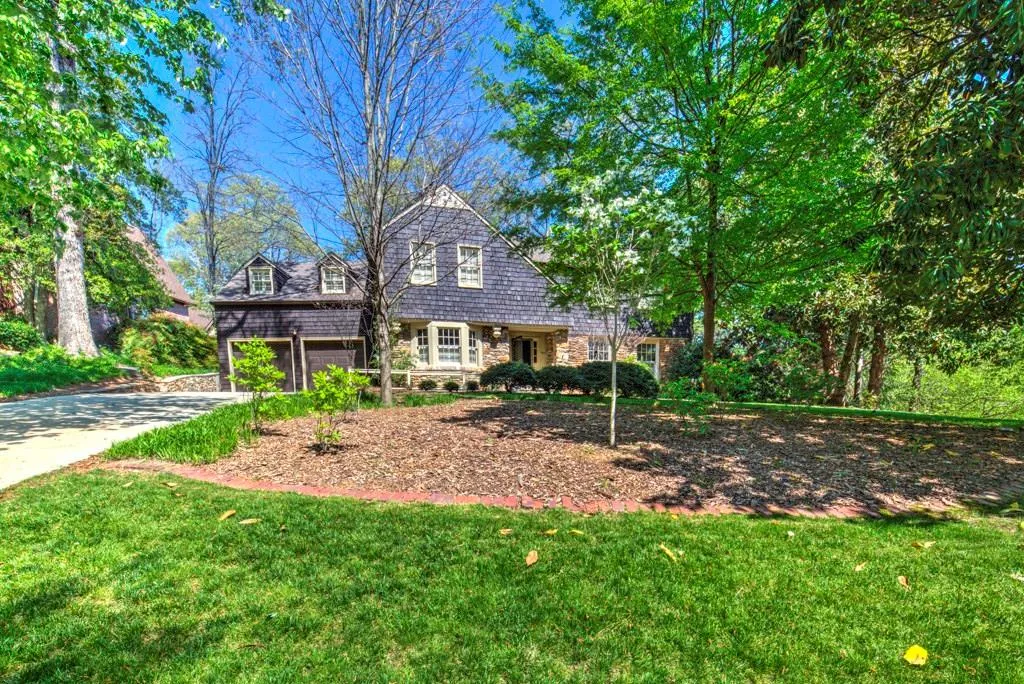 2721 N Hills Drive Ne, Atlanta, Georgia 30305, 4 Bedrooms Bedrooms, ,2 BathroomsBathrooms,Residential,Sold,2721 N Hills Drive Ne,5835229