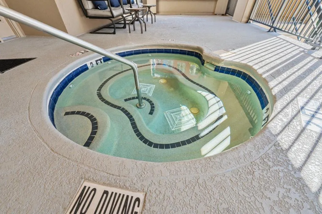 Jacuzzi overlooking pool