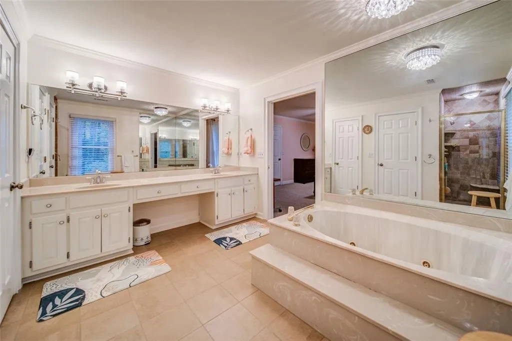 7155 Roswell Road Unit 14, Sandy Springs, Georgia 30328, 2 Bedrooms Bedrooms, ,2 BathroomsBathrooms,Residential,Sold,7155 Roswell Road Unit 14,7136783