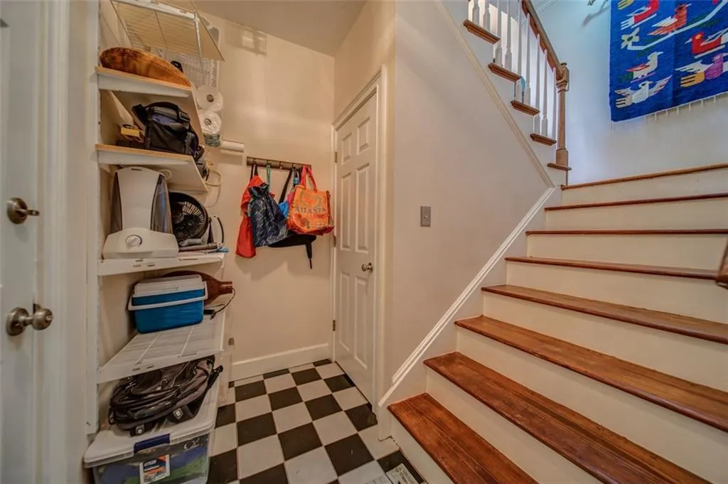 7155 Roswell Road Unit 14, Sandy Springs, Georgia 30328, 2 Bedrooms Bedrooms, ,2 BathroomsBathrooms,Residential,Sold,7155 Roswell Road Unit 14,7136783