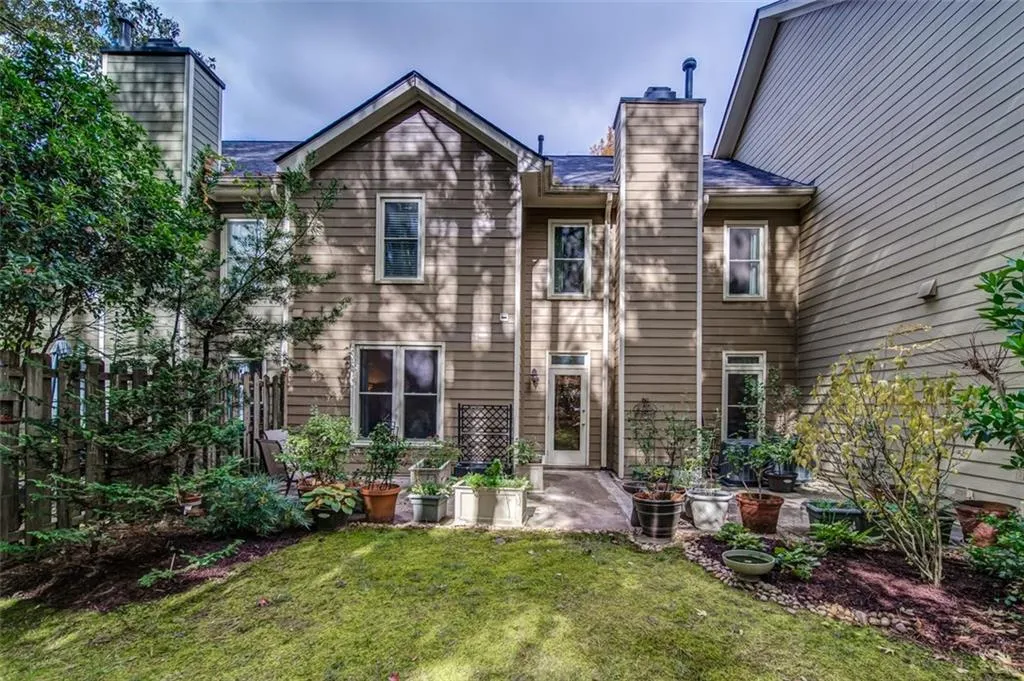 7155 Roswell Road Unit 14, Sandy Springs, Georgia 30328, 2 Bedrooms Bedrooms, ,2 BathroomsBathrooms,Residential,Sold,7155 Roswell Road Unit 14,7136783