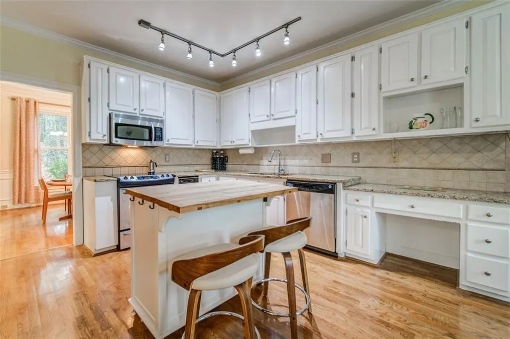 7155 Roswell Road Unit 14, Sandy Springs, Georgia 30328, 2 Bedrooms Bedrooms, ,2 BathroomsBathrooms,Residential,Sold,7155 Roswell Road Unit 14,7136783