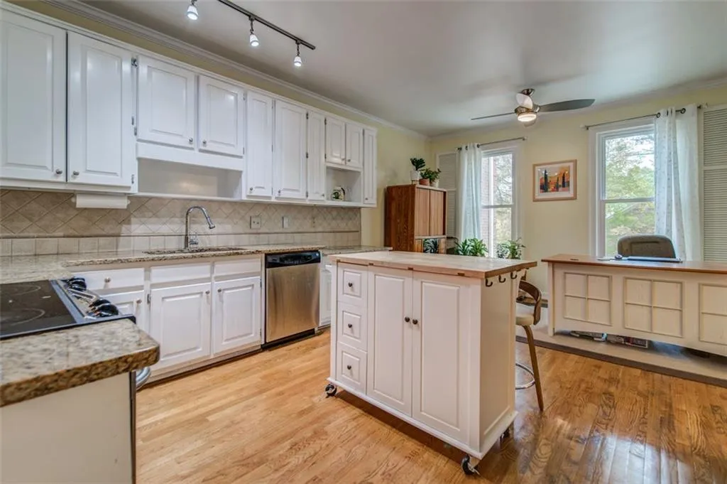 7155 Roswell Road Unit 14, Sandy Springs, Georgia 30328, 2 Bedrooms Bedrooms, ,2 BathroomsBathrooms,Residential,Sold,7155 Roswell Road Unit 14,7136783