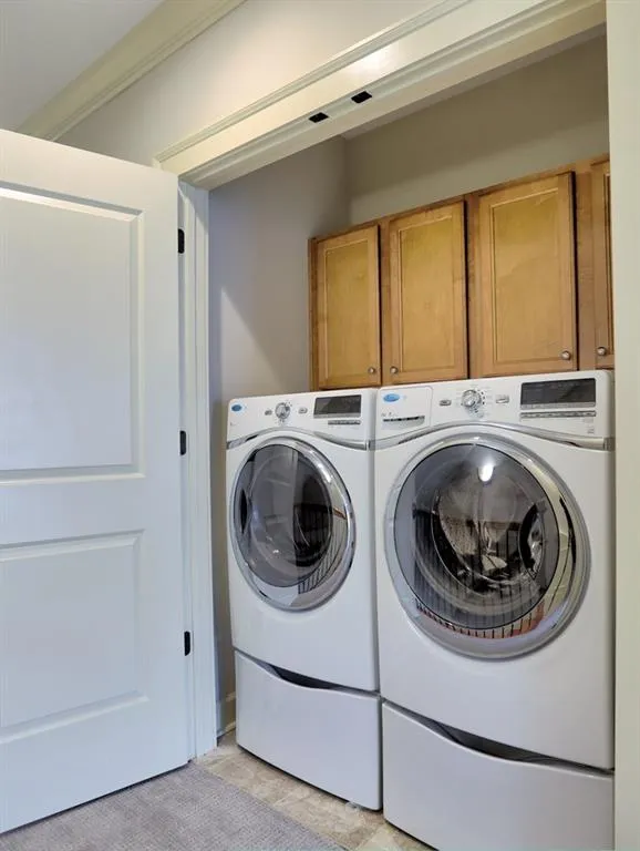 617 Riverlawn Court, Atlanta, Georgia 30339, 4 Bedrooms Bedrooms, ,4 BathroomsBathrooms,Residential,Sold,617 Riverlawn Court,6074276