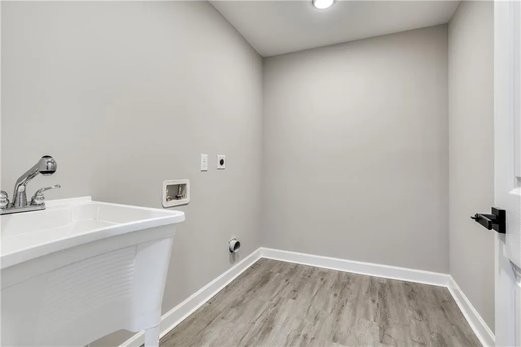 315 Amberidge Trail, Sandy Springs, Georgia 30328, 4 Bedrooms Bedrooms, ,3 BathroomsBathrooms,Residential,Sold,315 Amberidge Trail,6942206