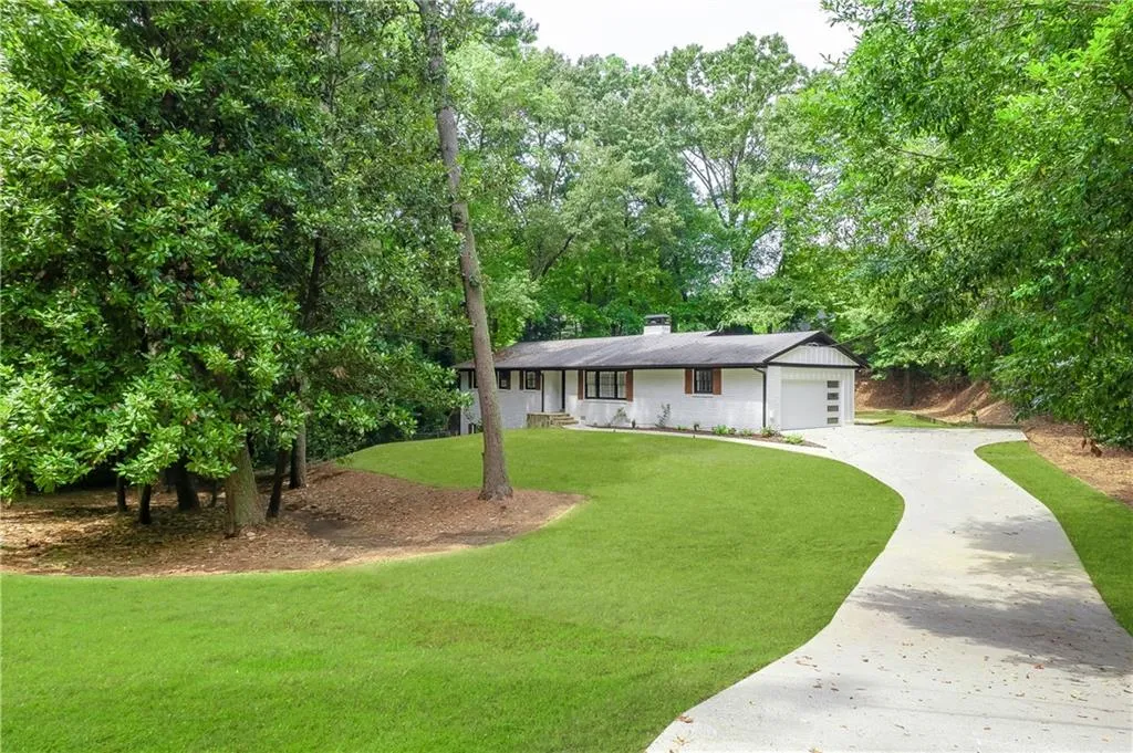 315 Amberidge Trail, Sandy Springs, Georgia 30328, 4 Bedrooms Bedrooms, ,3 BathroomsBathrooms,Residential,Sold,315 Amberidge Trail,6942206