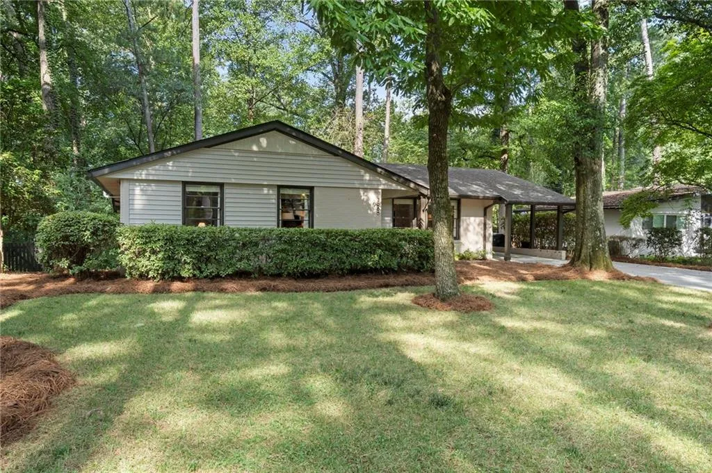 2086 Lenox Road Ne, Atlanta, Georgia 30324, 3 Bedrooms Bedrooms, ,2 BathroomsBathrooms,Residential,For Sale,2086 Lenox Road Ne,7646234
