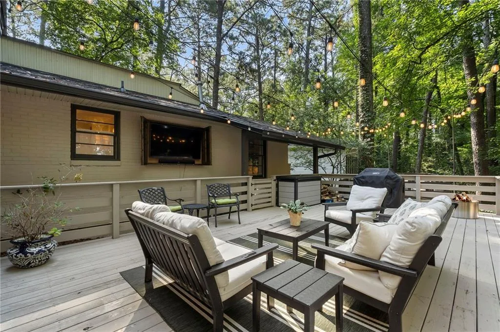 2086 Lenox Road Ne, Atlanta, Georgia 30324, 3 Bedrooms Bedrooms, ,2 BathroomsBathrooms,Residential,For Sale,2086 Lenox Road Ne,7646234