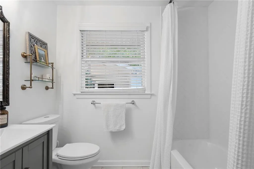 2086 Lenox Road Ne, Atlanta, Georgia 30324, 3 Bedrooms Bedrooms, ,2 BathroomsBathrooms,Residential,For Sale,2086 Lenox Road Ne,7646234