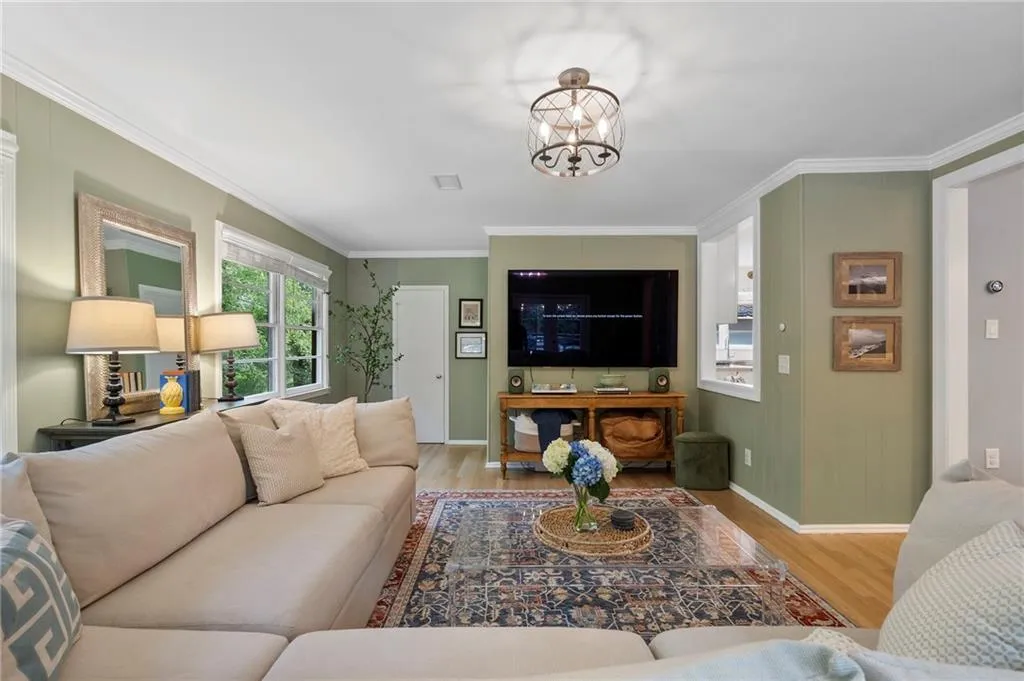 2086 Lenox Road Ne, Atlanta, Georgia 30324, 3 Bedrooms Bedrooms, ,2 BathroomsBathrooms,Residential,For Sale,2086 Lenox Road Ne,7646234