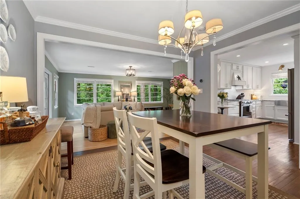 2086 Lenox Road Ne, Atlanta, Georgia 30324, 3 Bedrooms Bedrooms, ,2 BathroomsBathrooms,Residential,For Sale,2086 Lenox Road Ne,7646234