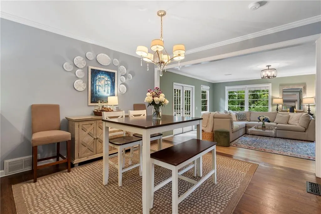 2086 Lenox Road Ne, Atlanta, Georgia 30324, 3 Bedrooms Bedrooms, ,2 BathroomsBathrooms,Residential,For Sale,2086 Lenox Road Ne,7646234