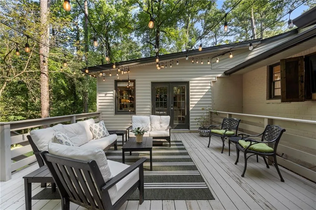 2086 Lenox Road Ne, Atlanta, Georgia 30324, 3 Bedrooms Bedrooms, ,2 BathroomsBathrooms,Residential,For Sale,2086 Lenox Road Ne,7646234