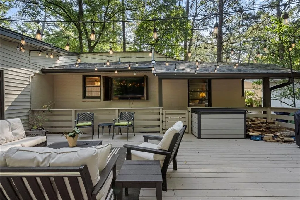 2086 Lenox Road Ne, Atlanta, Georgia 30324, 3 Bedrooms Bedrooms, ,2 BathroomsBathrooms,Residential,For Sale,2086 Lenox Road Ne,7646234