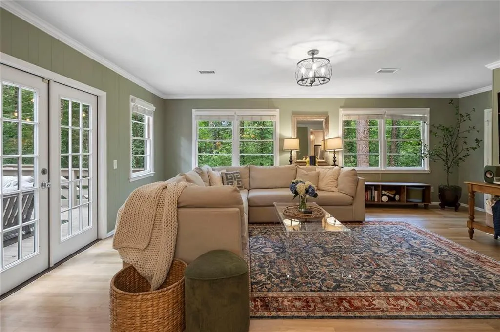 2086 Lenox Road Ne, Atlanta, Georgia 30324, 3 Bedrooms Bedrooms, ,2 BathroomsBathrooms,Residential,For Sale,2086 Lenox Road Ne,7646234