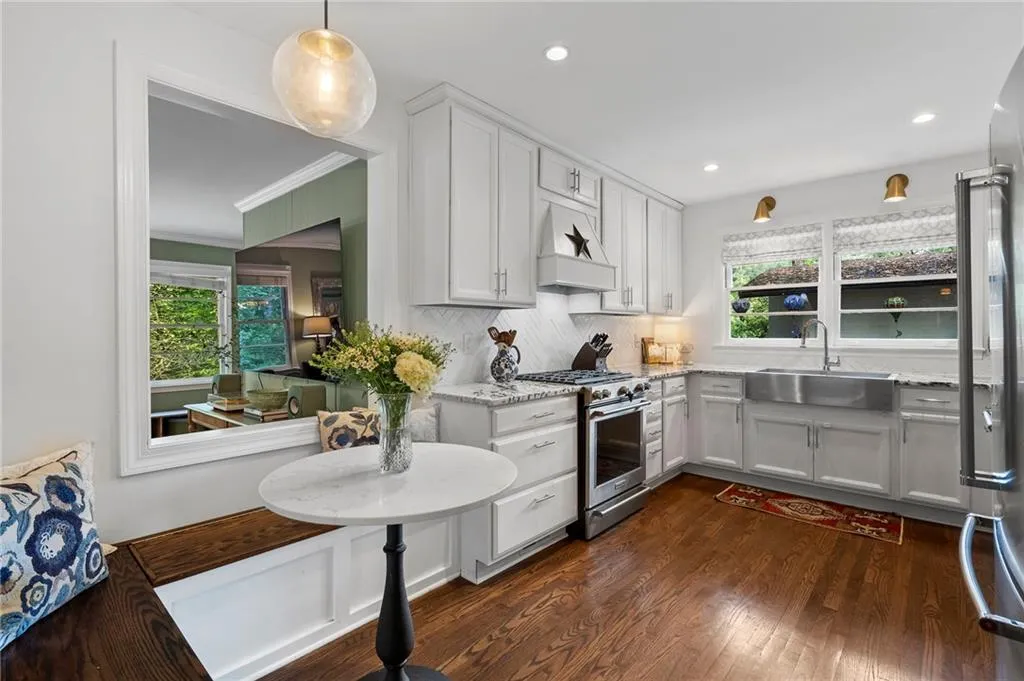 2086 Lenox Road Ne, Atlanta, Georgia 30324, 3 Bedrooms Bedrooms, ,2 BathroomsBathrooms,Residential,For Sale,2086 Lenox Road Ne,7646234