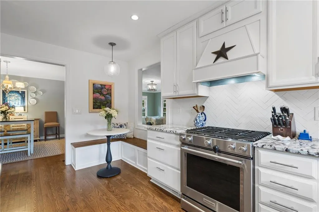 2086 Lenox Road Ne, Atlanta, Georgia 30324, 3 Bedrooms Bedrooms, ,2 BathroomsBathrooms,Residential,For Sale,2086 Lenox Road Ne,7646234