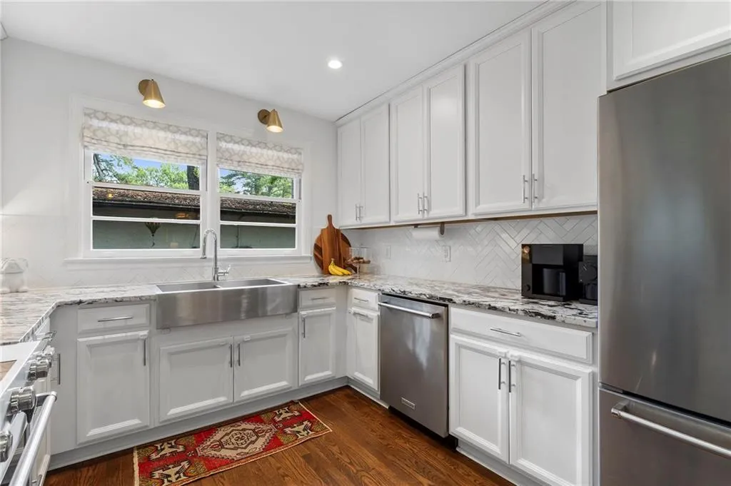 2086 Lenox Road Ne, Atlanta, Georgia 30324, 3 Bedrooms Bedrooms, ,2 BathroomsBathrooms,Residential,For Sale,2086 Lenox Road Ne,7646234