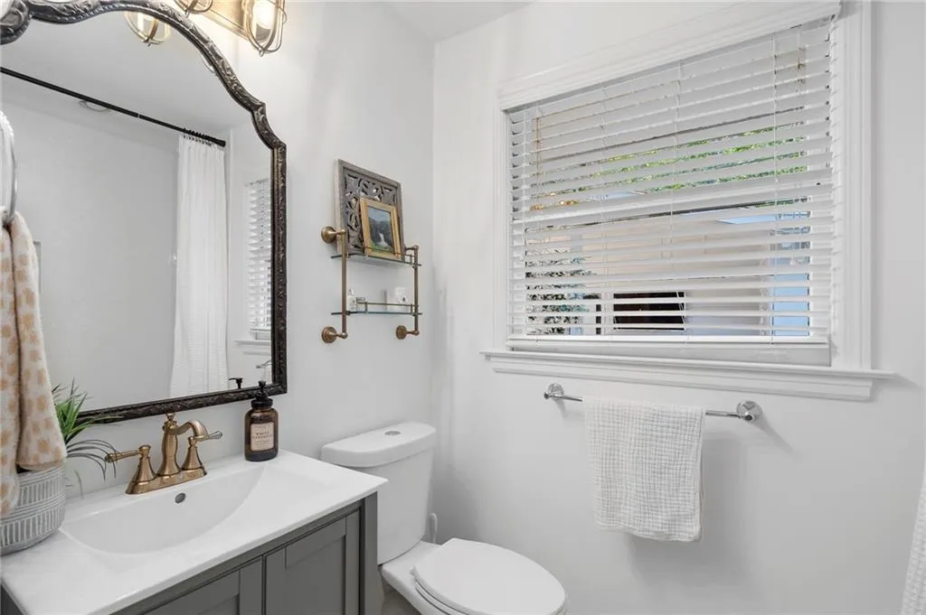 2086 Lenox Road Ne, Atlanta, Georgia 30324, 3 Bedrooms Bedrooms, ,2 BathroomsBathrooms,Residential,For Sale,2086 Lenox Road Ne,7646234