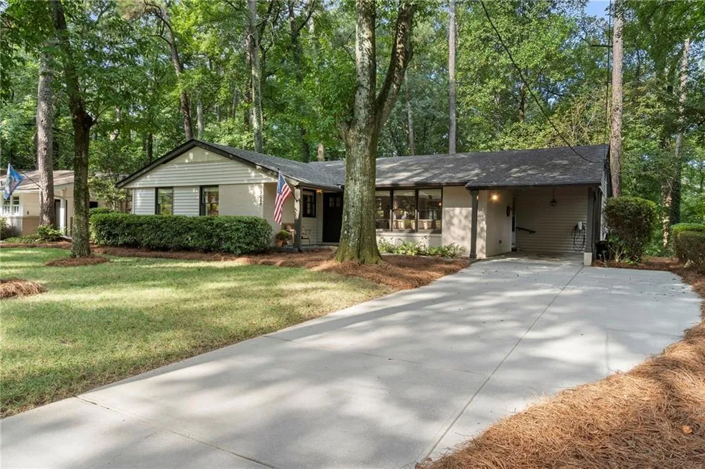 2086 Lenox Road Ne, Atlanta, Georgia 30324, 3 Bedrooms Bedrooms, ,2 BathroomsBathrooms,Residential,For Sale,2086 Lenox Road Ne,7646234