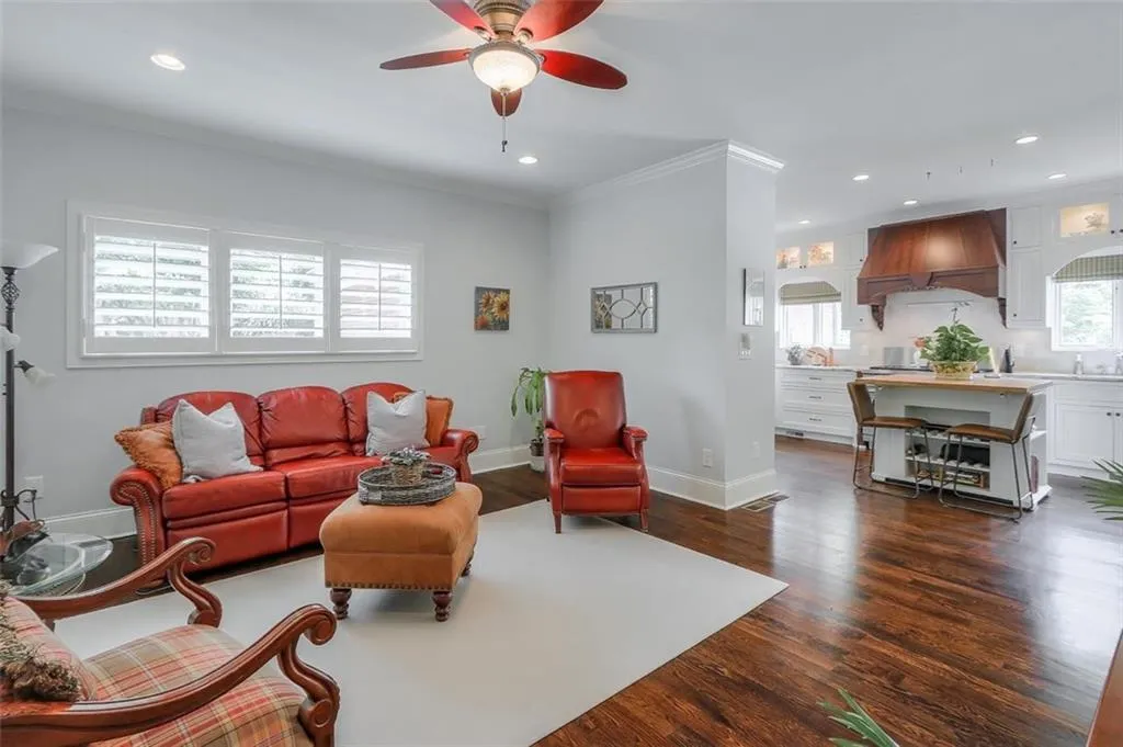 420 Overview Drive, Sandy Springs, Georgia 30327, 4 Bedrooms Bedrooms, ,3 BathroomsBathrooms,Residential,Sold,420 Overview Drive,6729190