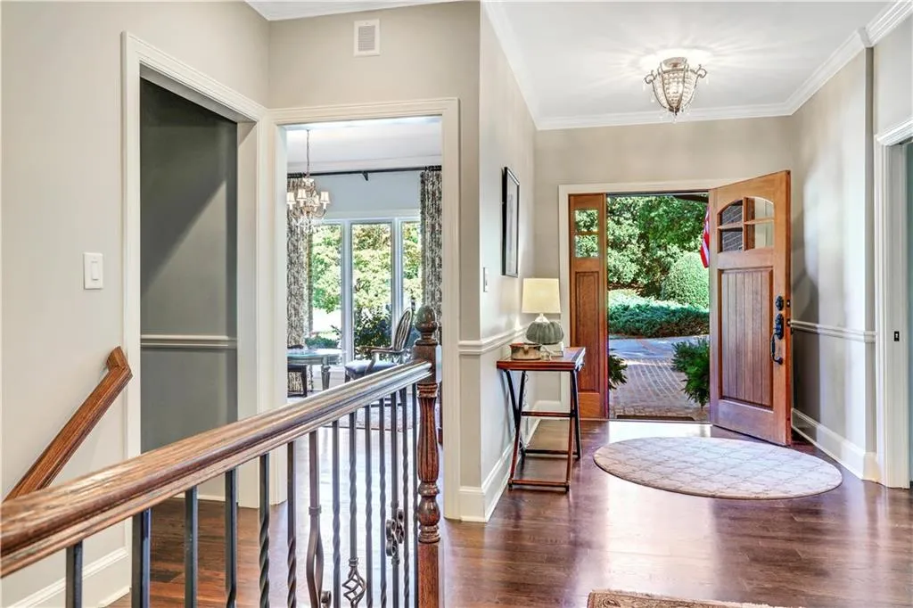420 Overview Drive, Sandy Springs, Georgia 30327, 4 Bedrooms Bedrooms, ,3 BathroomsBathrooms,Residential,Sold,420 Overview Drive,6729190