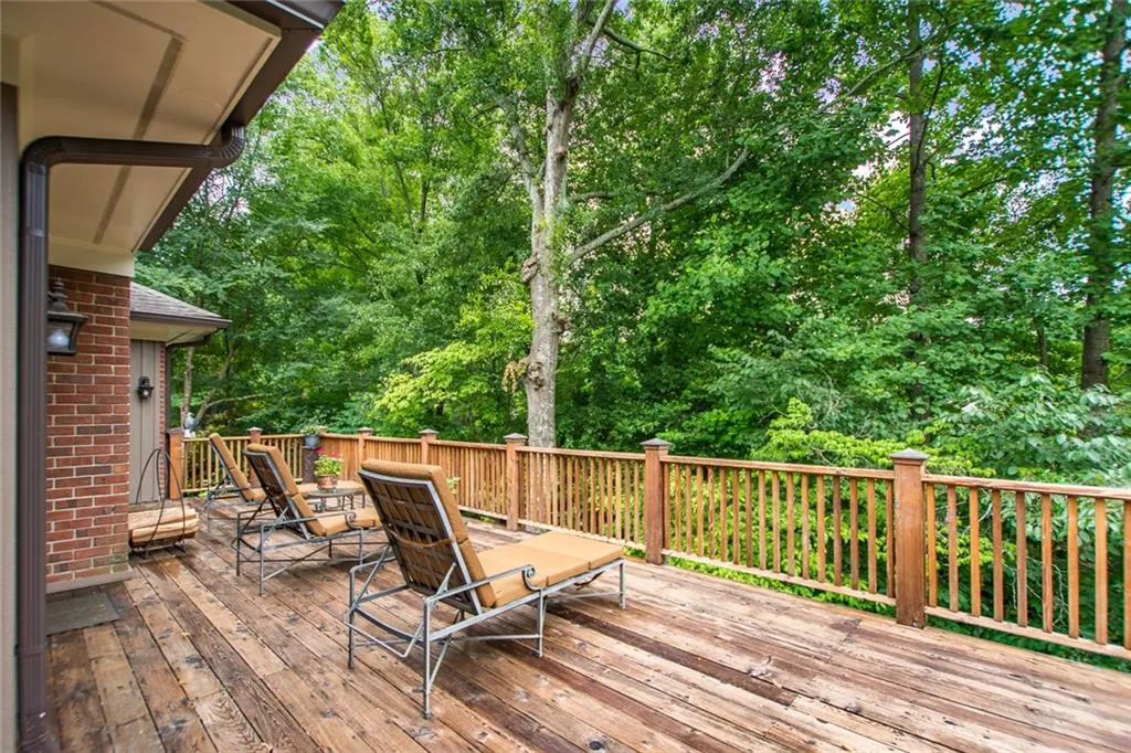 420 Overview Drive, Sandy Springs, Georgia 30327, 4 Bedrooms Bedrooms, ,3 BathroomsBathrooms,Residential,Sold,420 Overview Drive,6729190