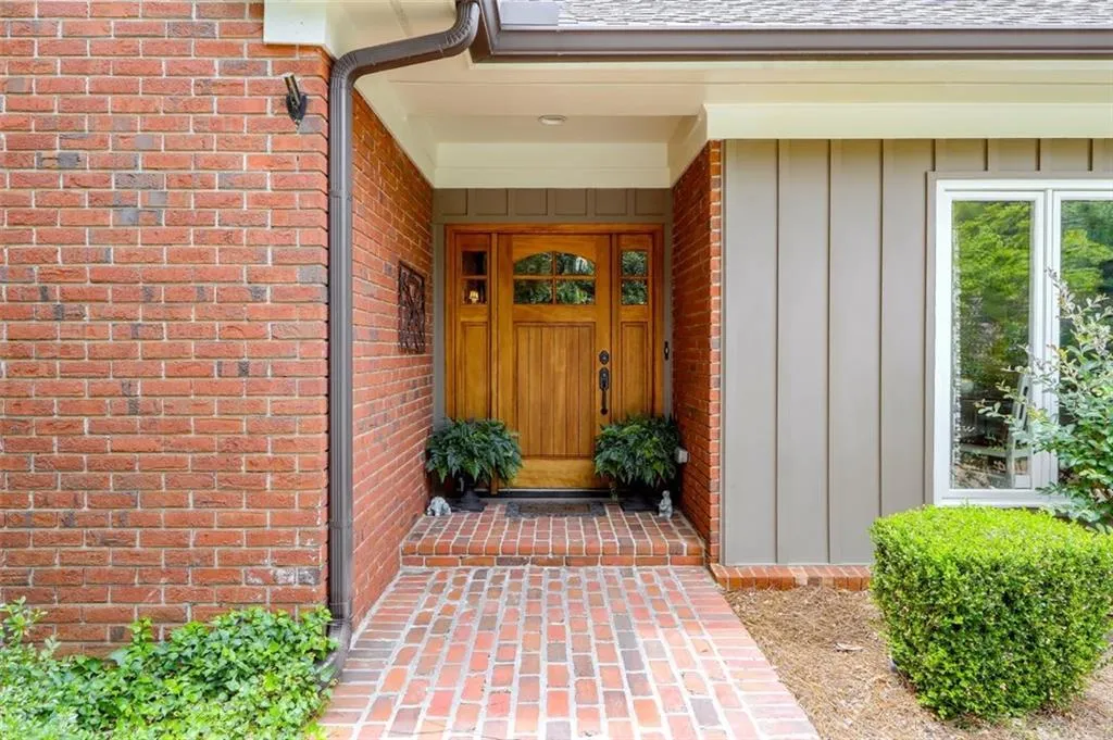 420 Overview Drive, Sandy Springs, Georgia 30327, 4 Bedrooms Bedrooms, ,3 BathroomsBathrooms,Residential,Sold,420 Overview Drive,6729190
