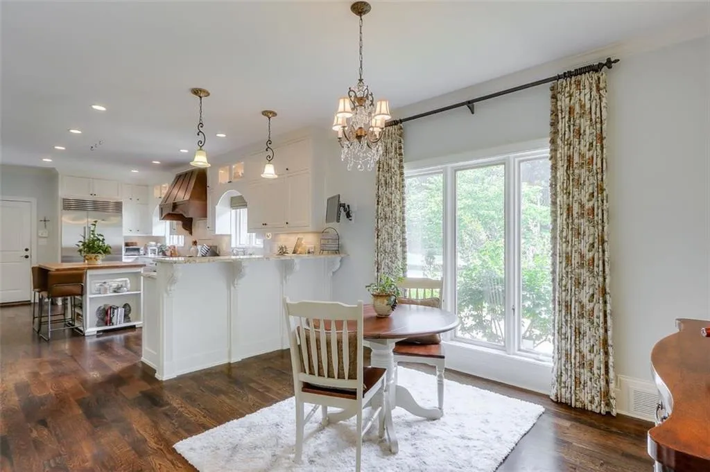 420 Overview Drive, Sandy Springs, Georgia 30327, 4 Bedrooms Bedrooms, ,3 BathroomsBathrooms,Residential,Sold,420 Overview Drive,6729190