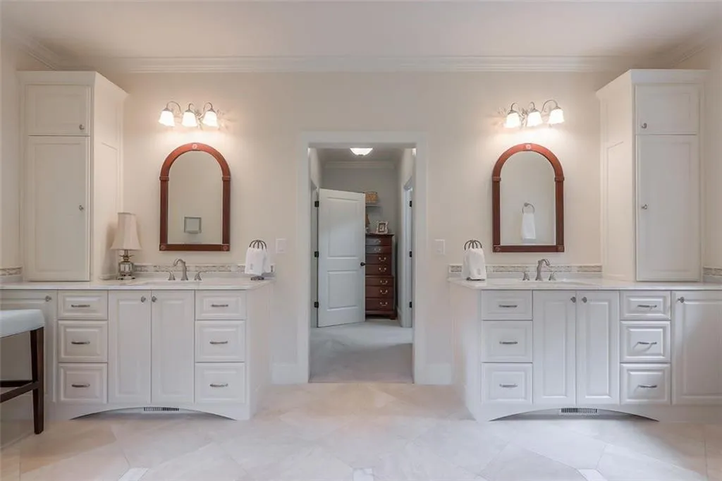 420 Overview Drive, Sandy Springs, Georgia 30327, 4 Bedrooms Bedrooms, ,3 BathroomsBathrooms,Residential,Sold,420 Overview Drive,6729190