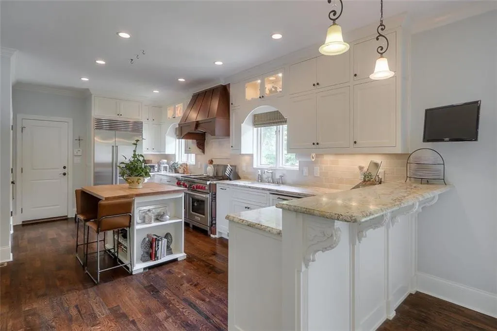 420 Overview Drive, Sandy Springs, Georgia 30327, 4 Bedrooms Bedrooms, ,3 BathroomsBathrooms,Residential,Sold,420 Overview Drive,6729190