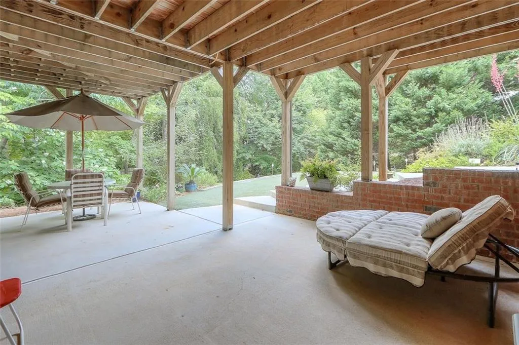 420 Overview Drive, Sandy Springs, Georgia 30327, 4 Bedrooms Bedrooms, ,3 BathroomsBathrooms,Residential,Sold,420 Overview Drive,6729190