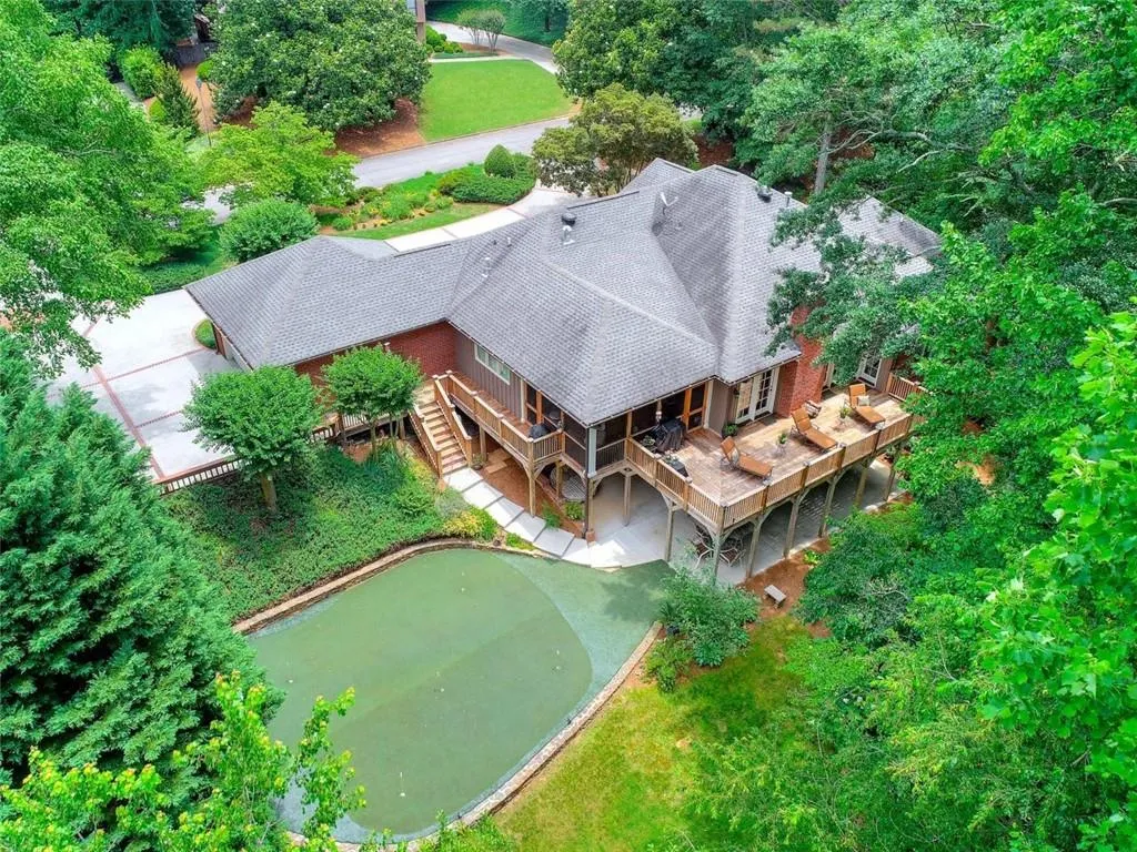 420 Overview Drive, Sandy Springs, Georgia 30327, 4 Bedrooms Bedrooms, ,3 BathroomsBathrooms,Residential,Sold,420 Overview Drive,6729190
