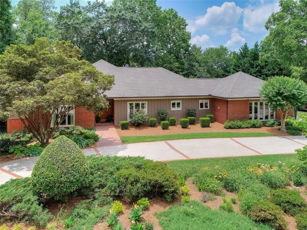 420 Overview Drive, Sandy Springs, Georgia 30327, 4 Bedrooms Bedrooms, ,3 BathroomsBathrooms,Residential,Sold,420 Overview Drive,6729190