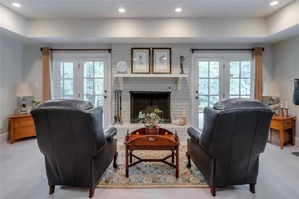 420 Overview Drive, Sandy Springs, Georgia 30327, 4 Bedrooms Bedrooms, ,3 BathroomsBathrooms,Residential,Sold,420 Overview Drive,6729190