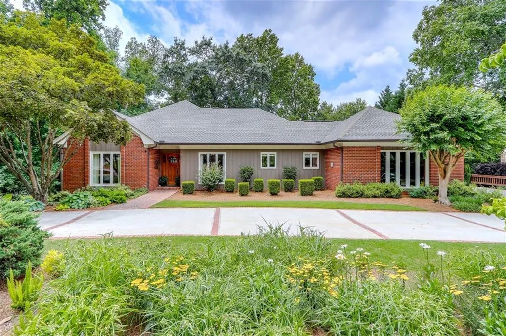 420 Overview Drive, Sandy Springs, Georgia 30327, 4 Bedrooms Bedrooms, ,3 BathroomsBathrooms,Residential,Sold,420 Overview Drive,6729190