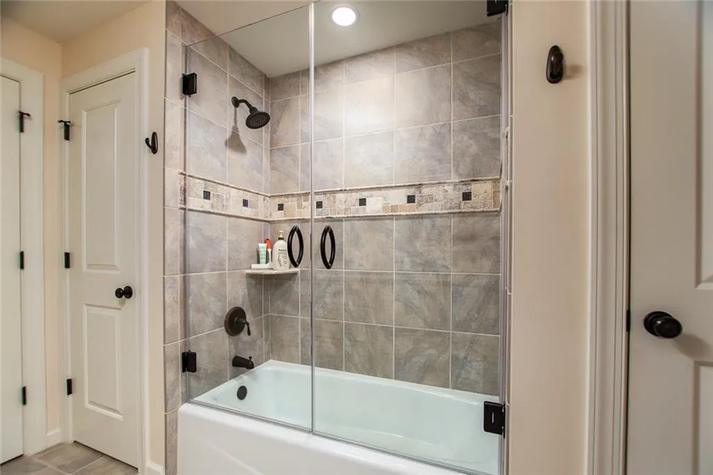 420 Overview Drive, Sandy Springs, Georgia 30327, 4 Bedrooms Bedrooms, ,3 BathroomsBathrooms,Residential,Sold,420 Overview Drive,6729190