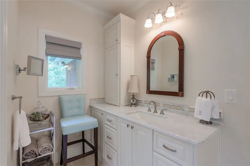 420 Overview Drive, Sandy Springs, Georgia 30327, 4 Bedrooms Bedrooms, ,3 BathroomsBathrooms,Residential,Sold,420 Overview Drive,6729190