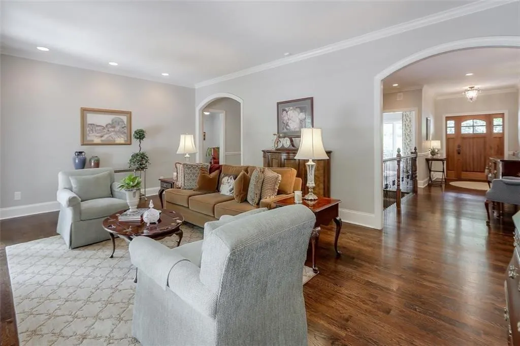 420 Overview Drive, Sandy Springs, Georgia 30327, 4 Bedrooms Bedrooms, ,3 BathroomsBathrooms,Residential,Sold,420 Overview Drive,6729190