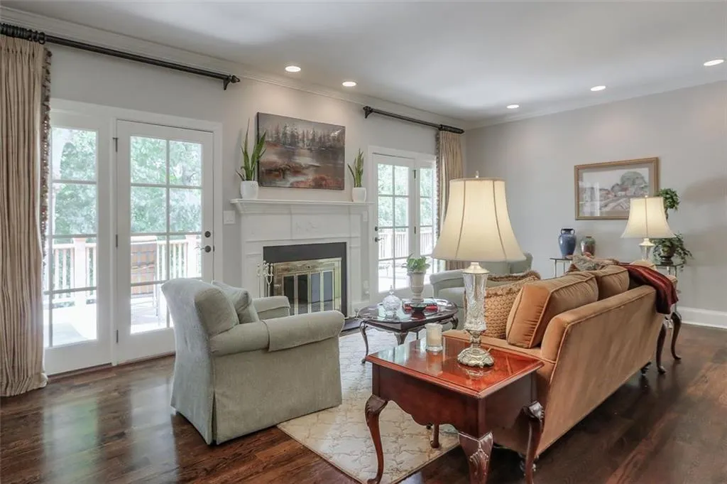 420 Overview Drive, Sandy Springs, Georgia 30327, 4 Bedrooms Bedrooms, ,3 BathroomsBathrooms,Residential,Sold,420 Overview Drive,6729190