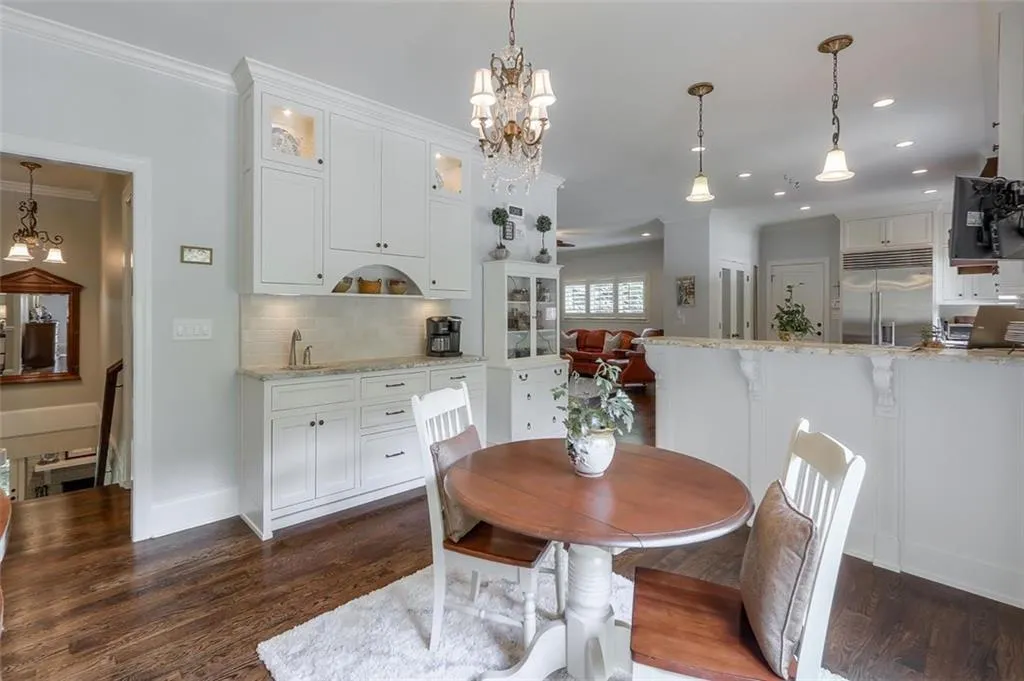 420 Overview Drive, Sandy Springs, Georgia 30327, 4 Bedrooms Bedrooms, ,3 BathroomsBathrooms,Residential,Sold,420 Overview Drive,6729190