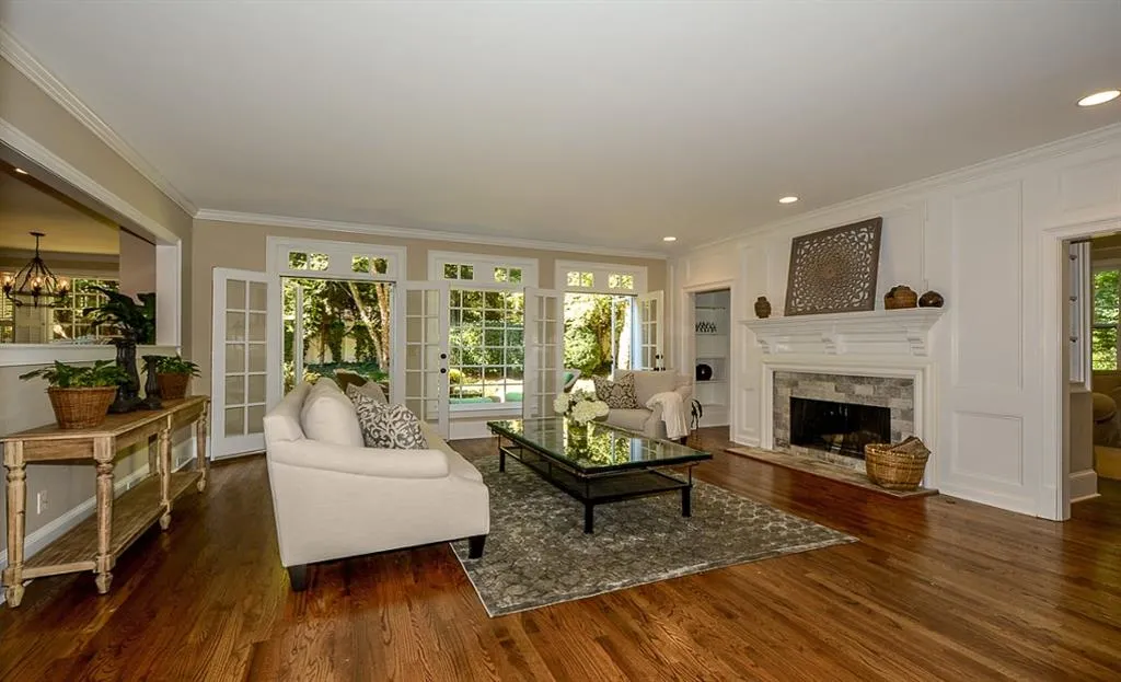 55 Wembley Lane, Sandy Springs, Georgia 30342, 5 Bedrooms Bedrooms, ,4 BathroomsBathrooms,Residential,Sold,55 Wembley Lane,5842757