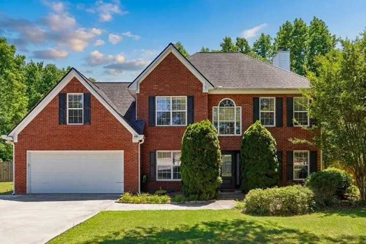 322 Lochmill Court, Loganville, Georgia 30052
