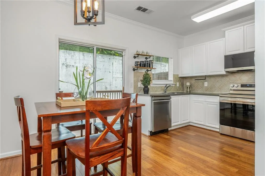 1100 Liberty Parkway Nw Unit 403, Atlanta, Georgia 30318, 3 Bedrooms Bedrooms, ,3 BathroomsBathrooms,Residential,For Sale,1100 Liberty Parkway Nw Unit 403,7630465