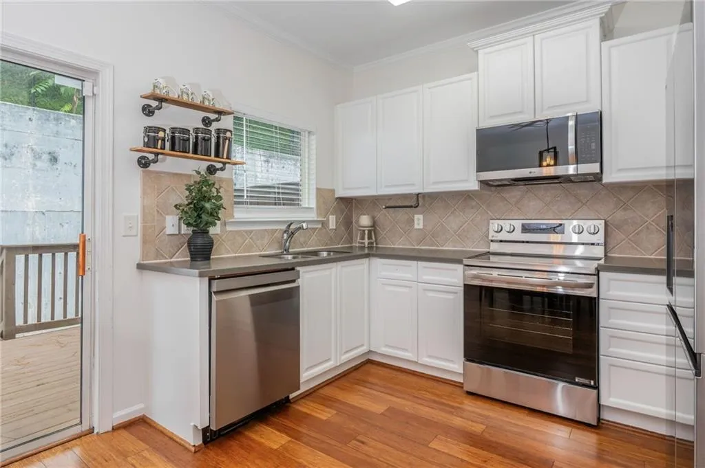 1100 Liberty Parkway Nw Unit 403, Atlanta, Georgia 30318, 3 Bedrooms Bedrooms, ,3 BathroomsBathrooms,Residential,For Sale,1100 Liberty Parkway Nw Unit 403,7630465