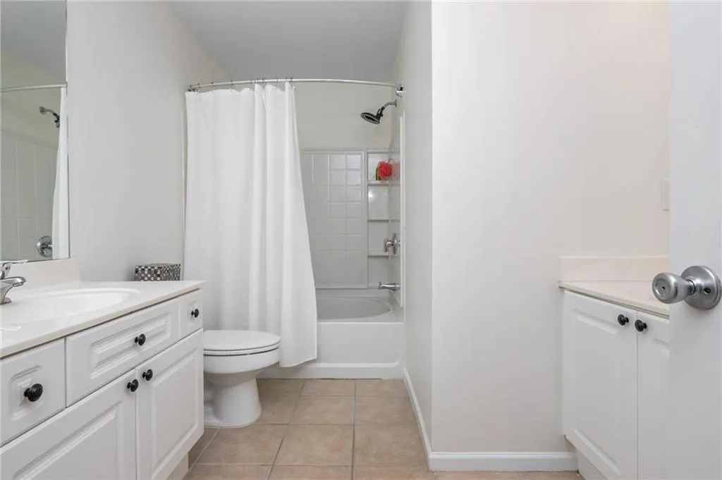 1100 Liberty Parkway Nw Unit 403, Atlanta, Georgia 30318, 3 Bedrooms Bedrooms, ,3 BathroomsBathrooms,Residential,For Sale,1100 Liberty Parkway Nw Unit 403,7630465