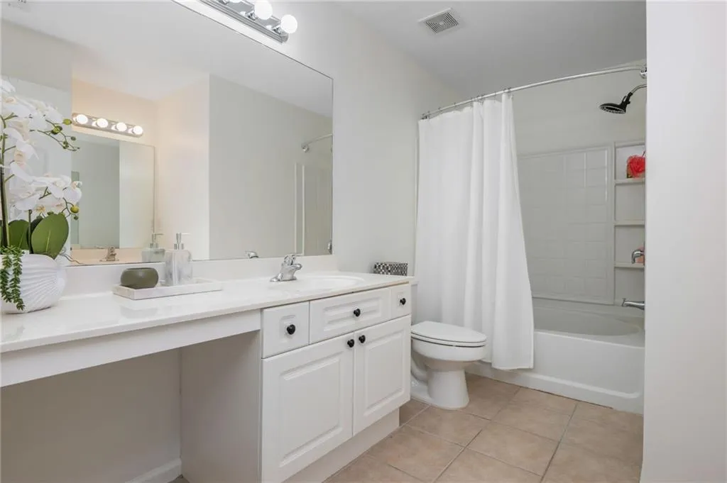 1100 Liberty Parkway Nw Unit 403, Atlanta, Georgia 30318, 3 Bedrooms Bedrooms, ,3 BathroomsBathrooms,Residential,For Sale,1100 Liberty Parkway Nw Unit 403,7630465
